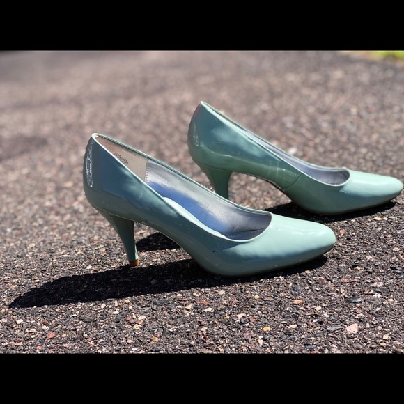 kitten heel - Picture 2 of 5